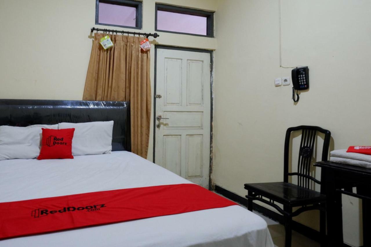 Reddoorz Near Gor Wisanggeni Otel Tegal  Dış mekan fotoğraf