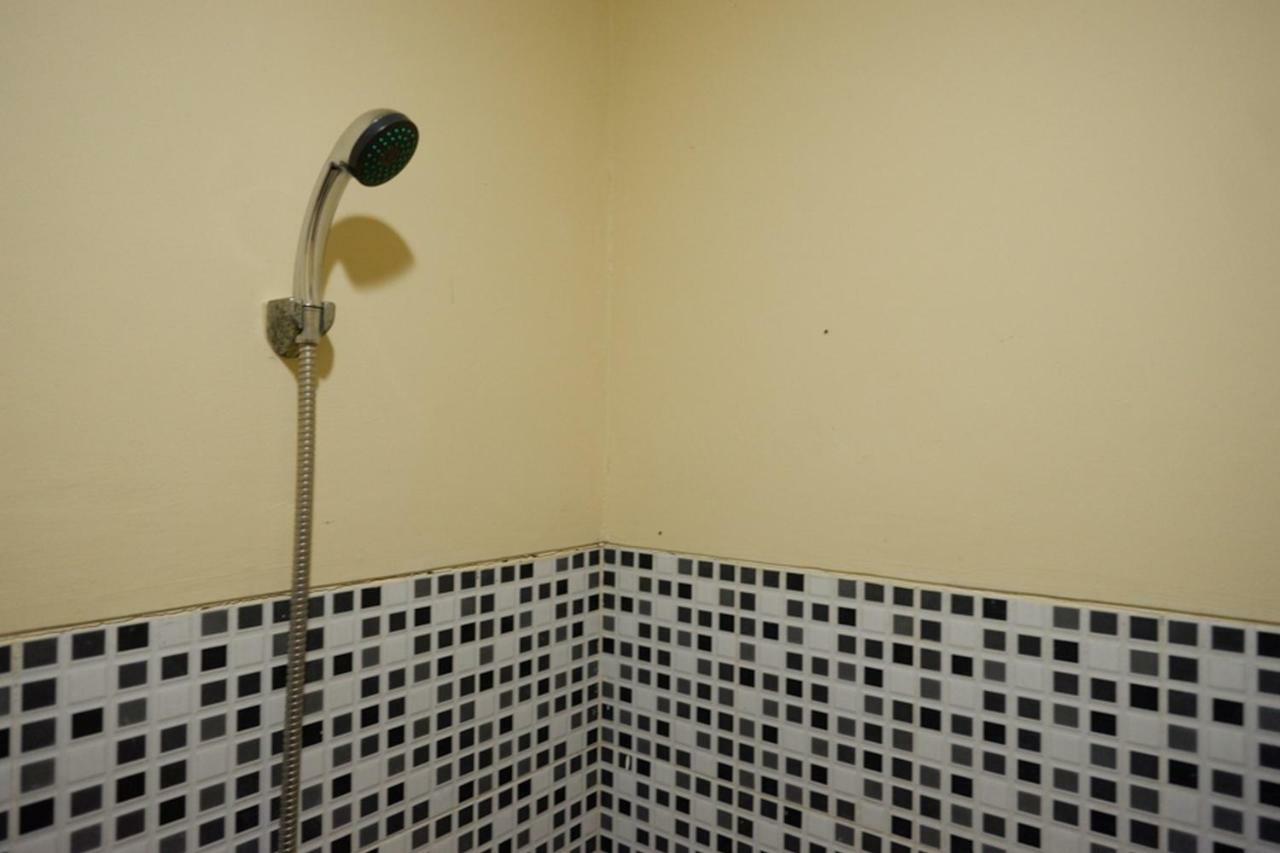 Reddoorz Near Gor Wisanggeni Otel Tegal  Dış mekan fotoğraf