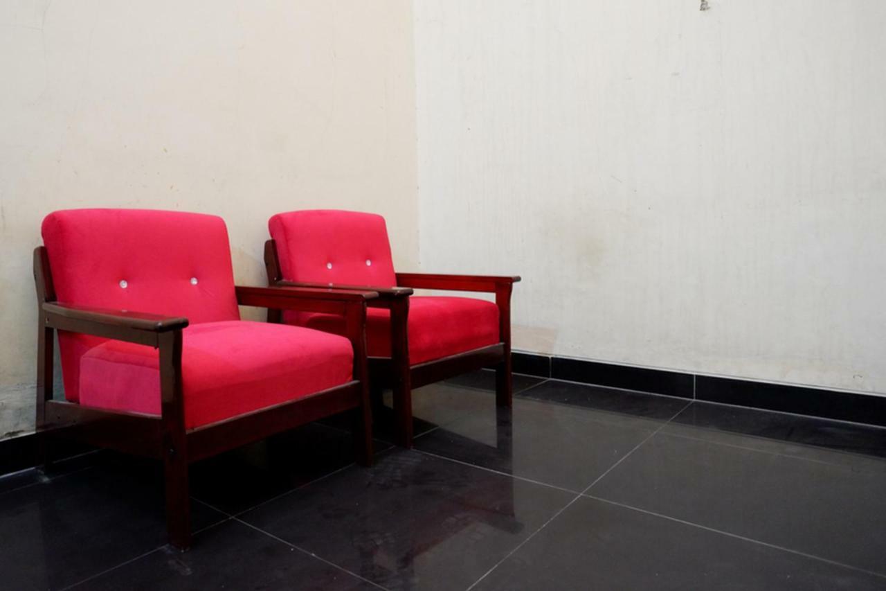 Reddoorz Near Gor Wisanggeni Otel Tegal  Dış mekan fotoğraf