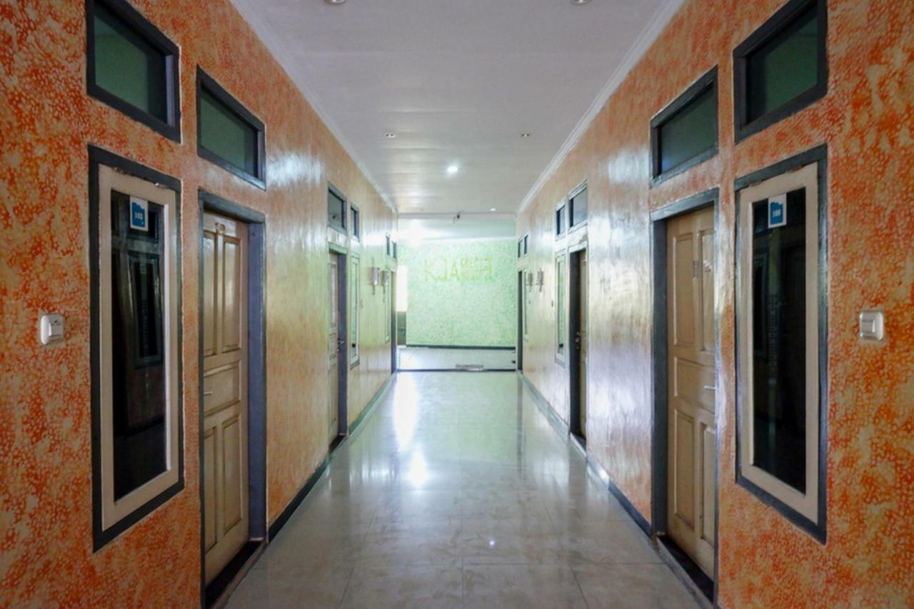 Reddoorz Near Gor Wisanggeni Otel Tegal  Dış mekan fotoğraf